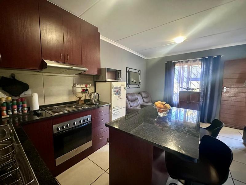 To Let 2 Bedroom Property for Rent in Buhrein Western Cape